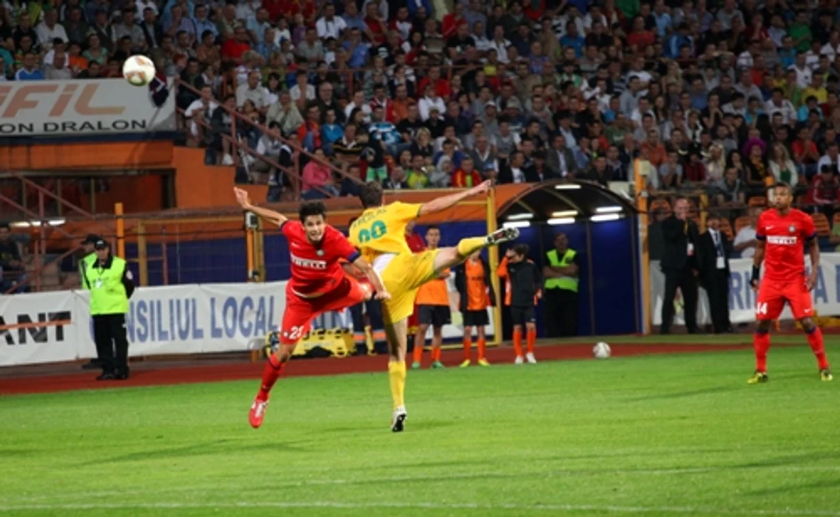 Duel aerian aprig pentru balon între Niculae și Ranocchia