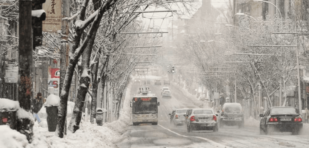 Capitala, în fața unui nou val de ninsori. Vremea va rămâne închisă 