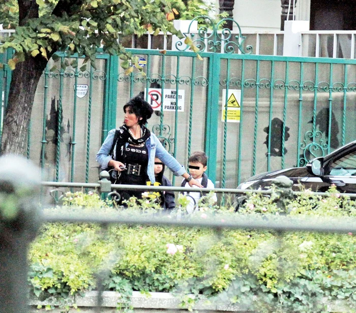 Bahmu împreună cu cei doi băieţi, Maximus şi Eduard