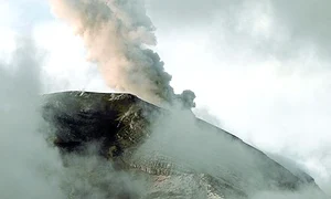 În ultimele zile, activitatea  vulcanică s a înteţit jpeg