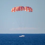 Capsula Orion a misiunii Artemis II a amerizat în Oceanul Pacific foto NASA png
