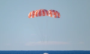 Capsula Orion a misiunii Artemis II a amerizat în Oceanul Pacific foto NASA png