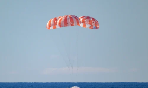 Capsula Orion a misiunii Artemis II a amerizat în Oceanul Pacific foto NASA png
