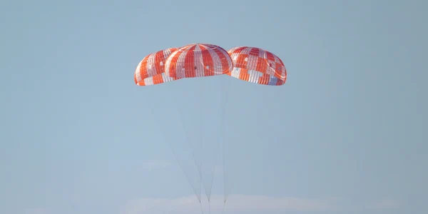 Capsula Orion a misiunii Artemis II a amerizat în Oceanul Pacific foto NASA png