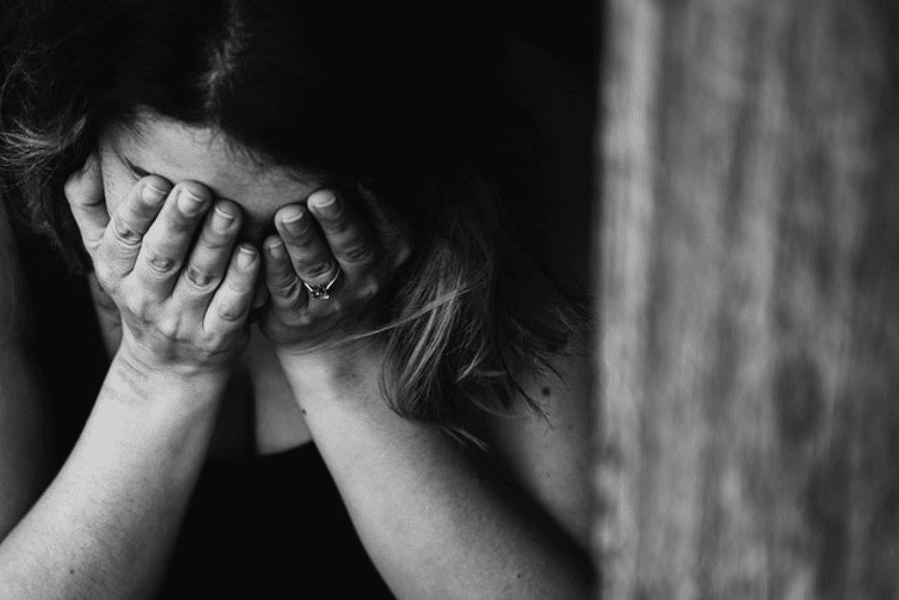 Tânără agresată sexual într-un microbuz, în apropiere de Craiova. „Când e cuvântul tău împotriva cuvântului lui, ce poți face?"