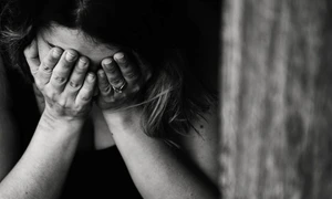 Fata de 14 ani violata foto pexels.com