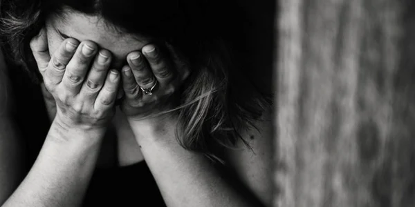 Fata de 14 ani violata foto pexels.com