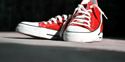 01 Footwear adidasi nike adidasi skechers adidasi guess pexels mstudio 360817 1240892 jpg