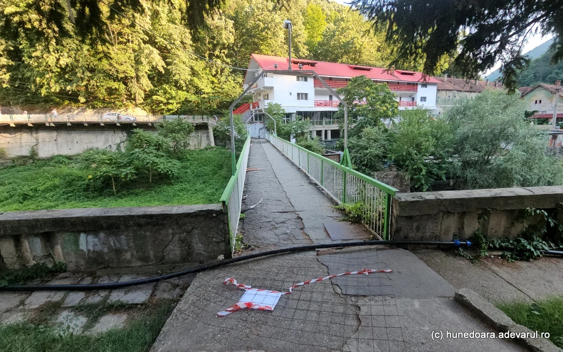 Băile Herculane  centrul istoric  Foto Daniel Guță ADEVĂRUL (79) jpg