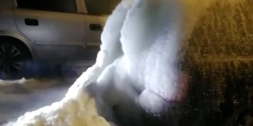 masina acoperita de gheata in sibiu foto Turnul Sfatului