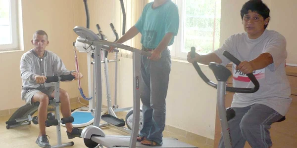 Persoanele cu handicap, lăsate pe drumuri
