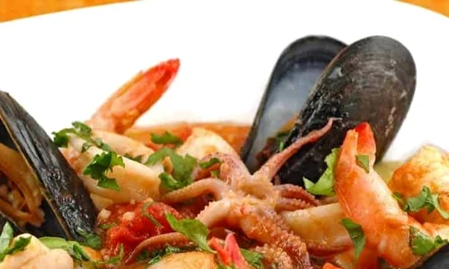 1 mix picant de fructe de mare in sos de rosii jpg jpeg