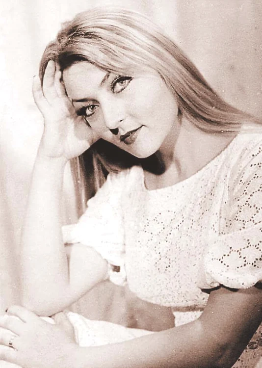 
    Are 65 de ani, dar nu renunţă la scenă  