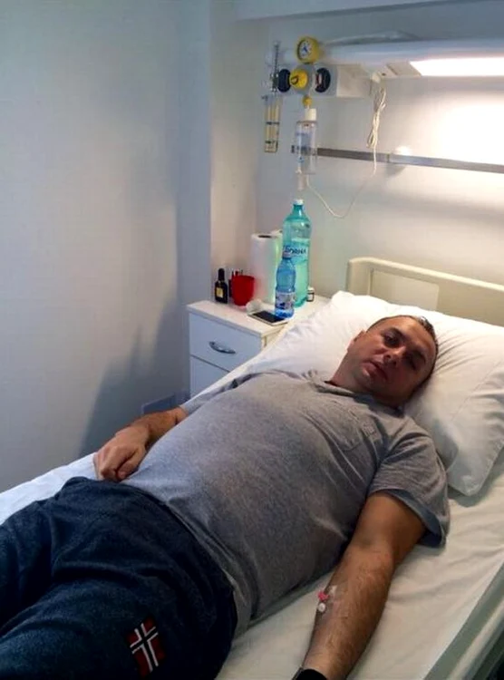 Leo s-a reapucat de fumat după despărţirea de Renata