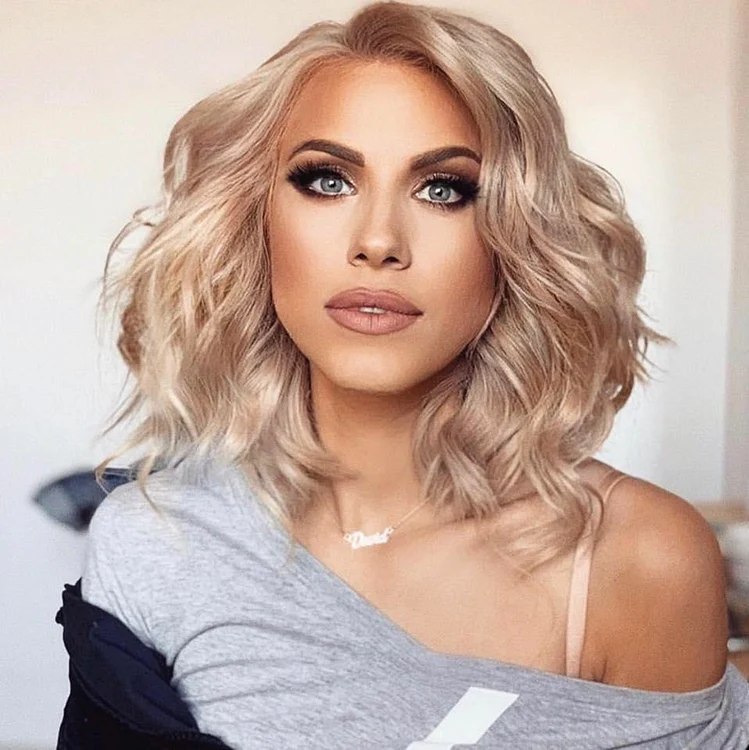 
    Amna a divorțat recentfoto: arhiva personală  
