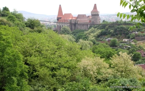Castelul Corvinilor 2 jpg jpeg