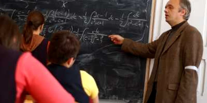 Matematica le dă bătăi de cap elevilor şi când ajung studenţi Foto: Mediafax