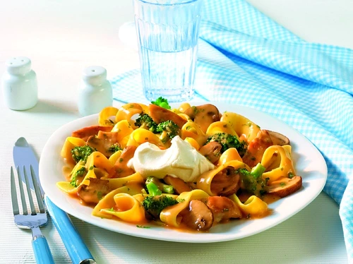 tagliatelle ciuperci usturoi jpeg