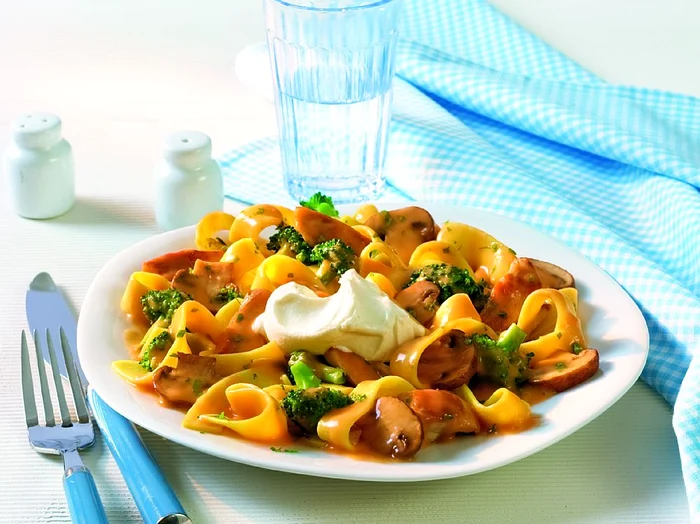tagliatelle ciuperci usturoi jpeg