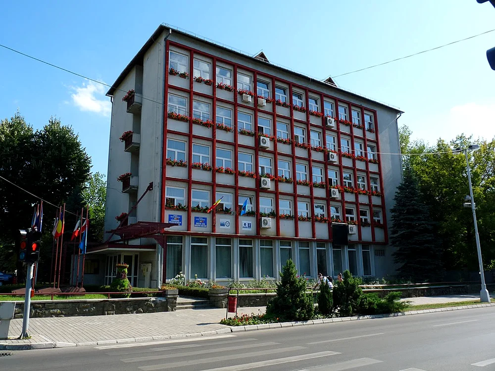 Sediul Primăriei Baia Mare a fost luat cu asalt azi de procurori