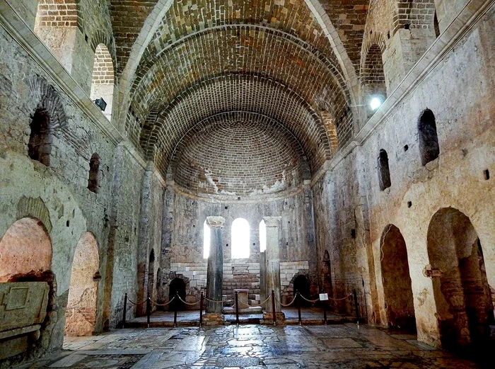 imagine din Biserica Sf Nicolae din Demre Antalya în Turcia