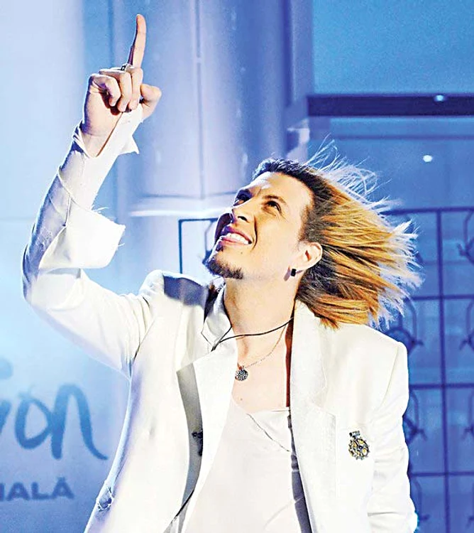 Lui Tudor Turcu  i se mai spune şi  solistul-pictor