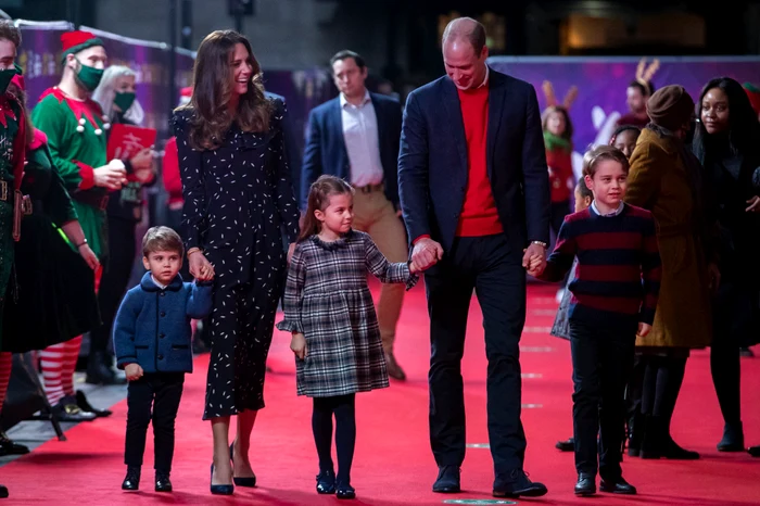 Ducii de Cambridge, alături de cei trei copii, Louis, Charlotte şi George foto: Getty