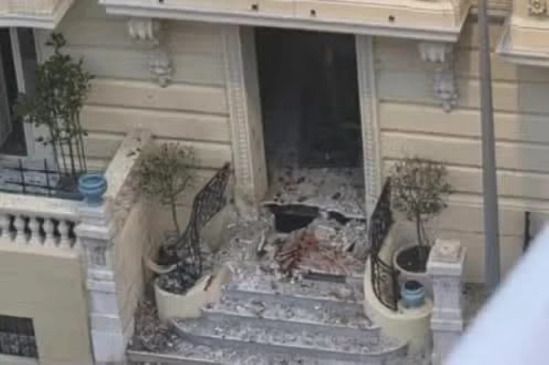 Coletul-capcană a fost lăsat la intrarea în clădire. FOTO: Monaco Matin