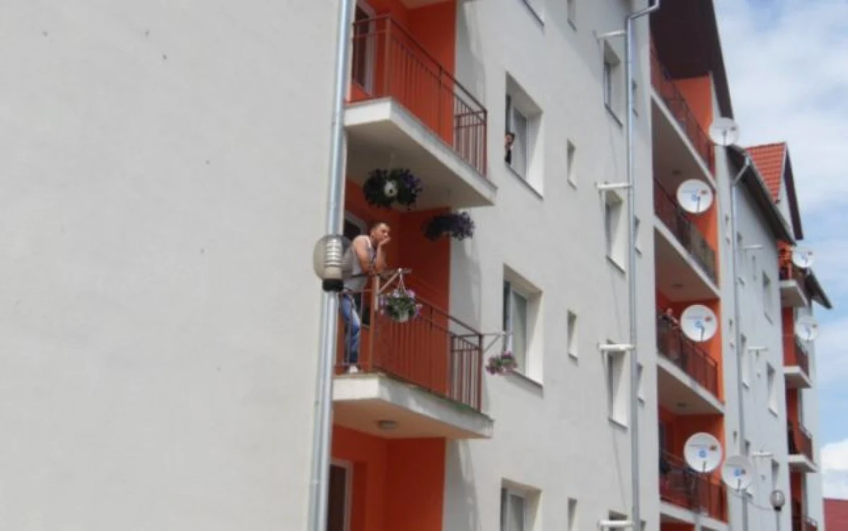 Cei care au atras atenţia asupra condiţiilor mizerabile în care trăiesc unii dintre chiriaşi au fost chiar vecinii FOTO: Bianca Sara/Arhivă