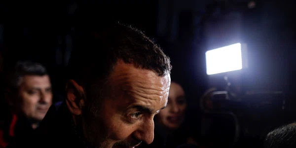 Iulian Dumitrescu pleacă de la sediul Direcției Naționale Anticorupție din București. FOTO Inquam Photos / Octav Ganea