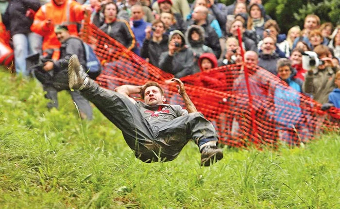 
    Întrecerea în sânii goi din Cochstedt, Germania, principala atracţie a lunii februarieFoto: Profimedia  