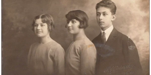 Cimitirul vechi evreiesc din Hunedoara. FOTO