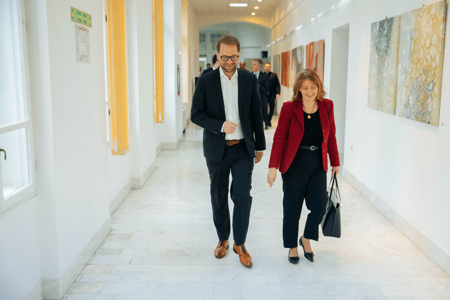 Primul oraș vizitat de Kathleen Kavalec, noul ambasador SUA în România. „La Timișoara există un minunat sentiment al speranţei“