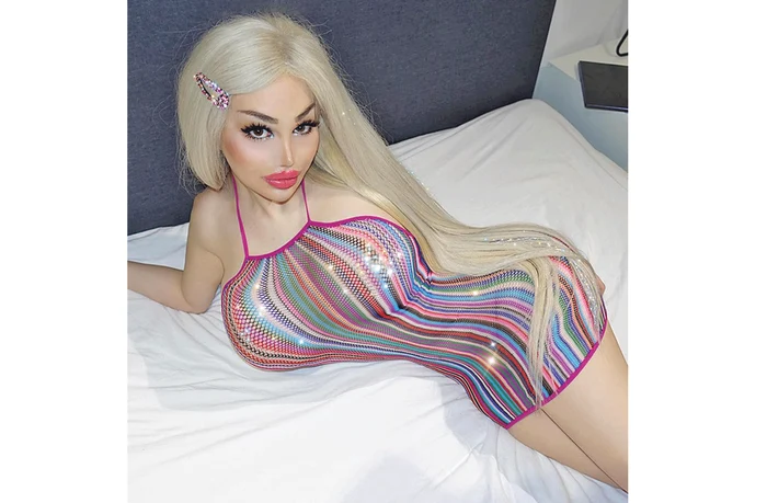 Barbara îşi câştigă existenţa pozând în lenjerie intimă