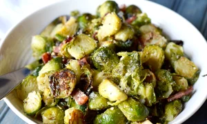 Varza de Bruxelles la cuptor, cu bacon si parmezan jpeg
