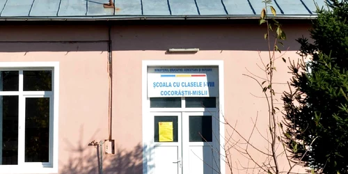 Școala va avea electricitate tot anul, de la soare. Foto CJ Prahova