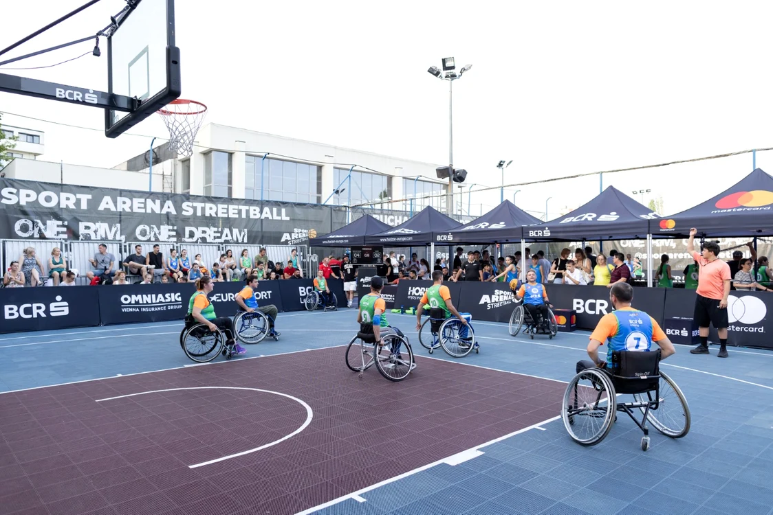 Meci demonstrativ de baschet 3x3 în scaune rulante