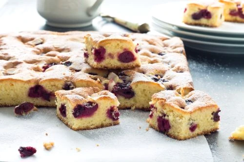 Prajitură pufoasă cu cireşe Simplu şi delicios jpeg
