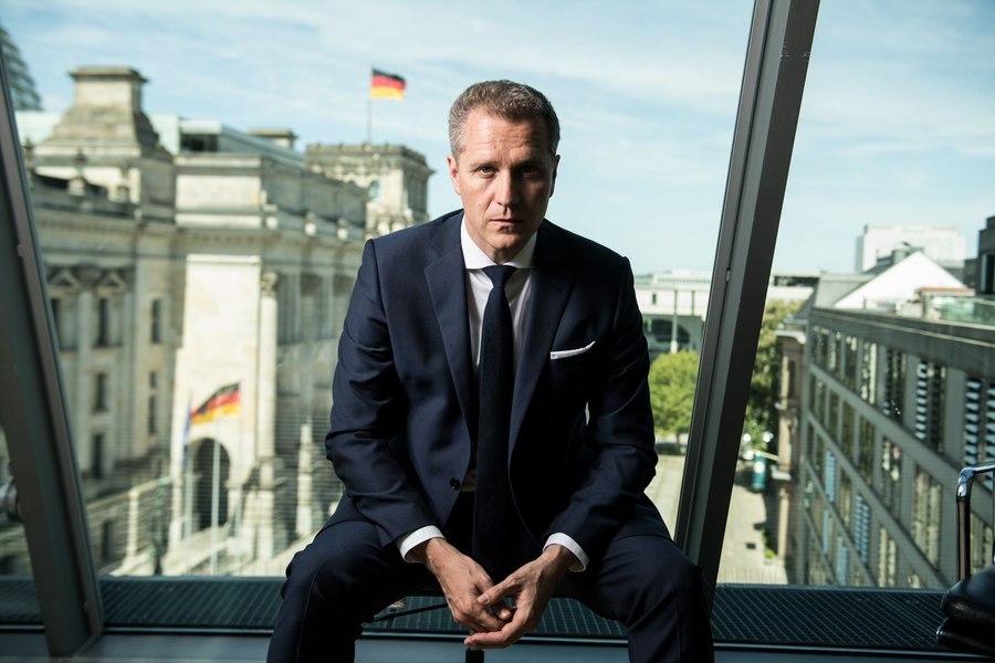  Parlamentul European a votat pentru ridicarea imunităţii unui eurodeputat german, după ce a distribuit un fotomontaj cu salutul nazist