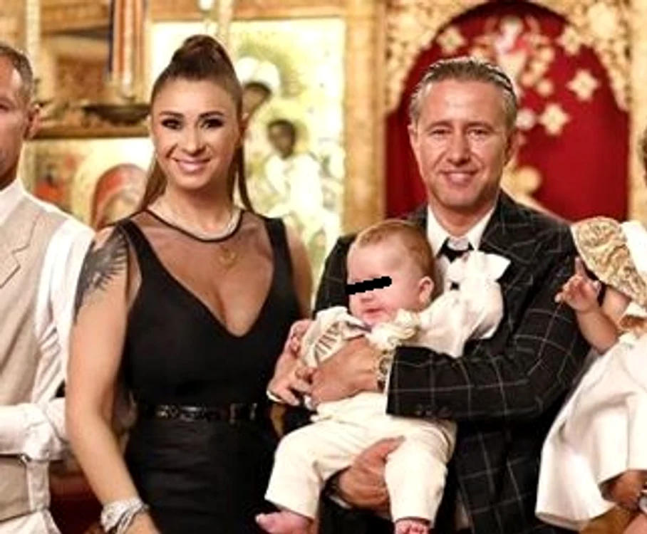 
    Anamaria Prodan și Laurențiu Reghecampf, din nou nași de botezFoto Instagram  