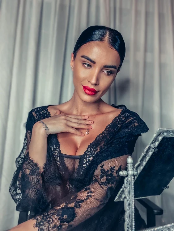 Adelina Pestrițu are 1,5 milioane de fani pe Instagram