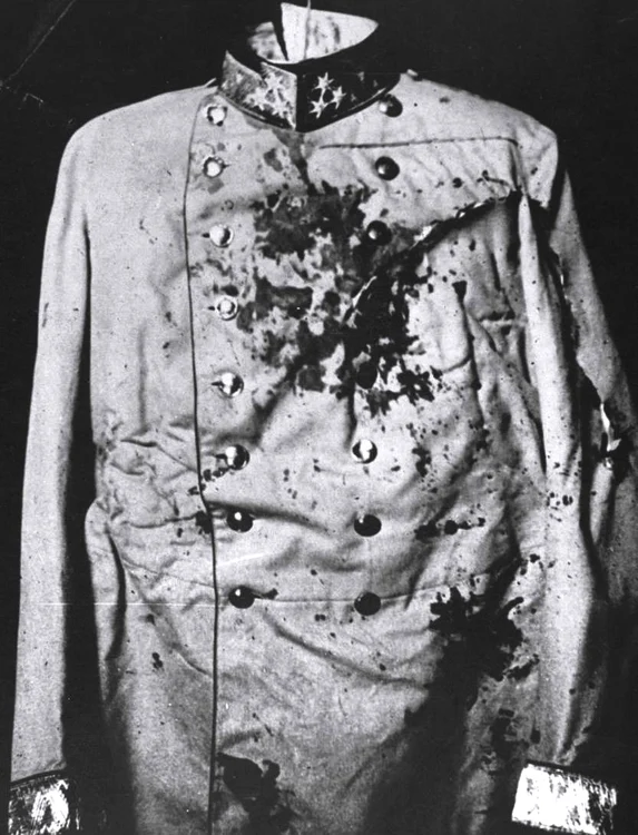 Uniforma lui Franz Ferdinand după asasinat FOTO wikipedia