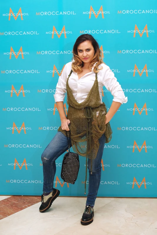 adina buzatu top line moroccanoil curls 2 jpeg