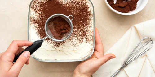 Tiramisu in pasi pasul 3  Sursa foto shutterstock 1938544768 jpg