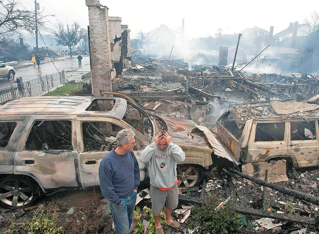 
    Cel puţin 55 de oameni au murit  