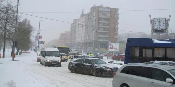 Trafic de coşmar în zona sensului giratoriu