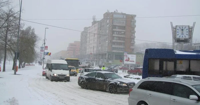 Trafic de coşmar în zona sensului giratoriu