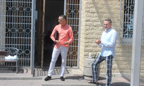 Alexandru și Mihai, frații lui Radu Mazăre au venit la penitenciar  jpeg