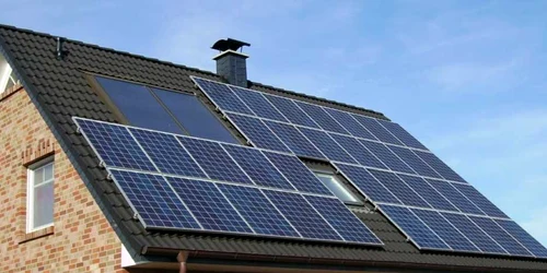 S-au montat panouri solare la şcoală