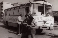 Bibliobuzul (© Facebook / Biblioteca Metropolitană București)